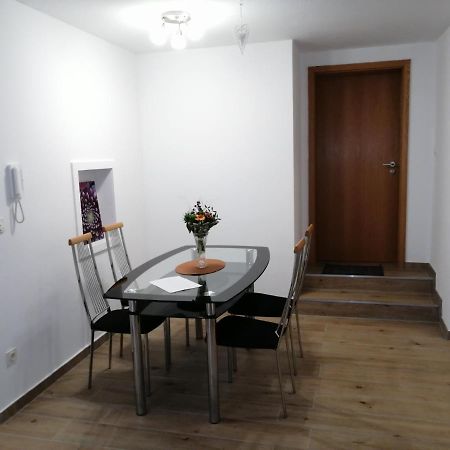 Ebenerdige Ferienwohnung mit großer Terrasse in der Nähe des Waldes, zum wohlfühlen Schoneck Exterior foto