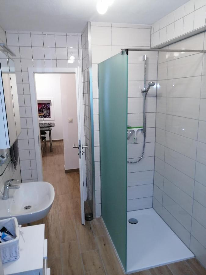 Ebenerdige Ferienwohnung mit großer Terrasse in der Nähe des Waldes, zum wohlfühlen Schoneck Exterior foto