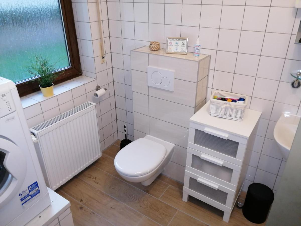 Ebenerdige Ferienwohnung mit großer Terrasse in der Nähe des Waldes, zum wohlfühlen Schoneck Exterior foto