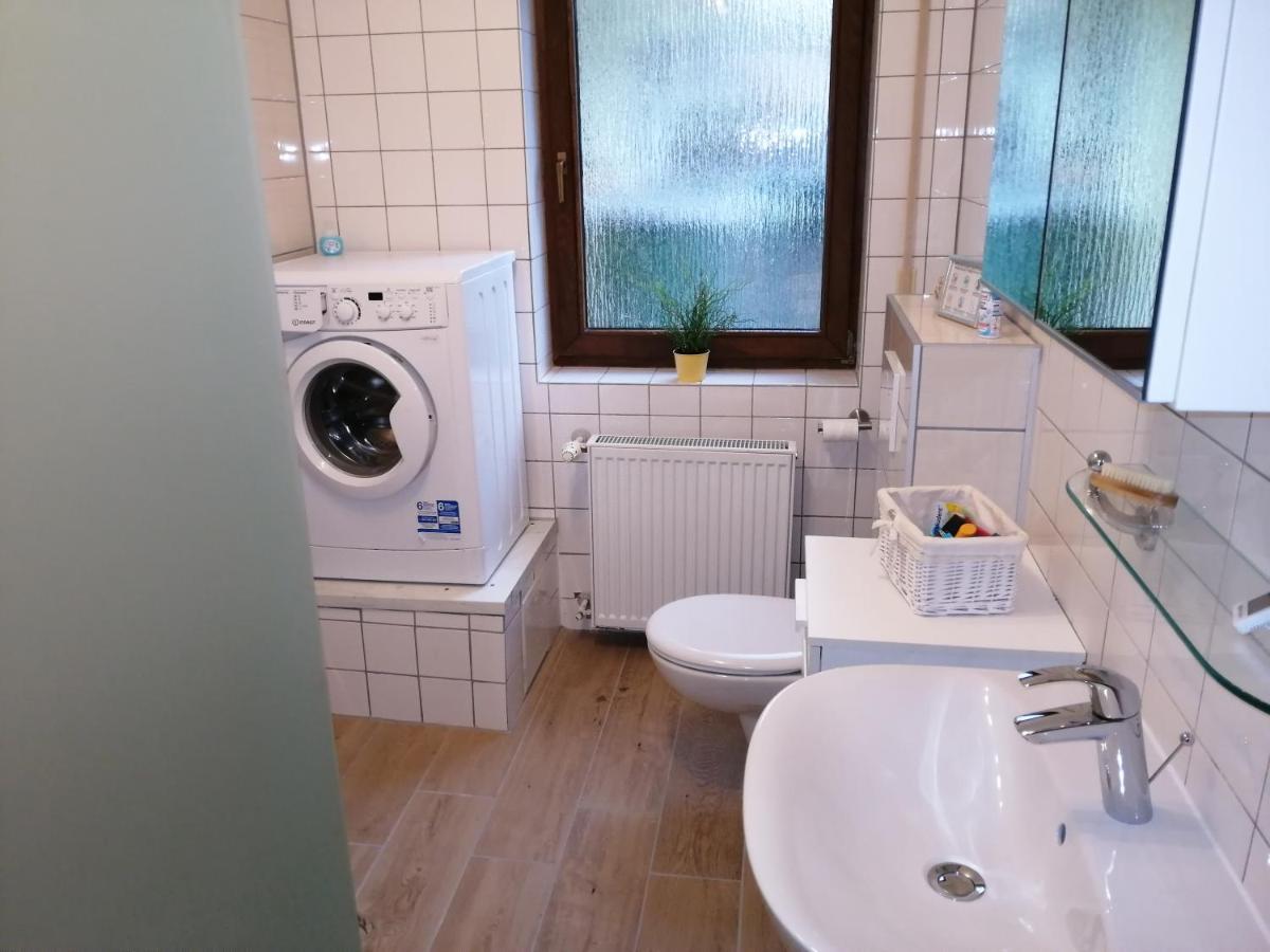 Ebenerdige Ferienwohnung mit großer Terrasse in der Nähe des Waldes, zum wohlfühlen Schoneck Exterior foto